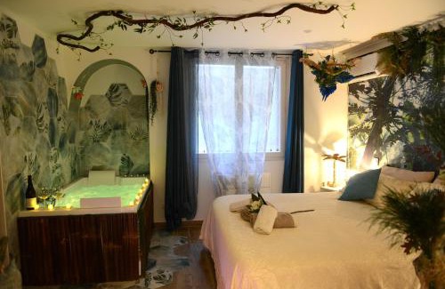 Pezenas Apartment | Jungle Spa - Cocon tropical et dépaysant avec balnéo en plein coeur de Pézenas !