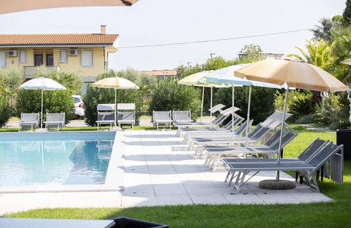 Pieve Vecchia Apartment | Junior Suite 2 with Shared Pool & Balcony