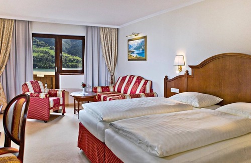 Zell am See Hotel | Juniorsuite with balcony to the place and lake - Hotel Berner
