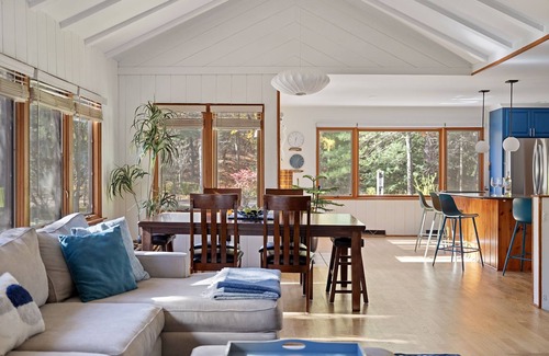Michiana House | Juniper Presents: Fabulous Vacay Cabin, 2min Walk to Beach+Bikes, Games, Firepit