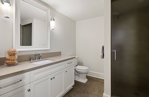 Mill Creek House | Juniper Presents: Posh Lkfront Hm w/ 100’ ft of Priv Bch, Pool, Thtr, 2EV Chrgrs