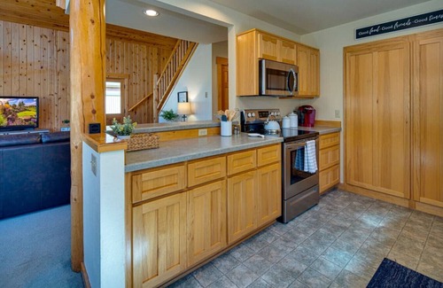 Redmond Ski Chalet | Juniper Ridge Chalet at Eagle Crest Resort