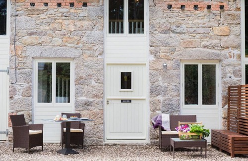 Camborne House | Juniper's Stable - rest and relax in style