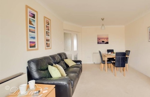 West Bay Cottage | JURASSIC VIEW, romantic, country holiday cottage in West Bay