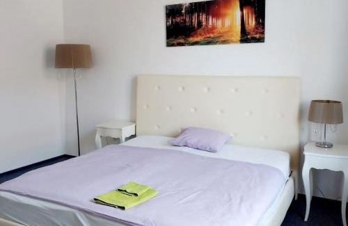 Stare Mesto Apartment | Just 3 min Walk Old Town Center private room D
