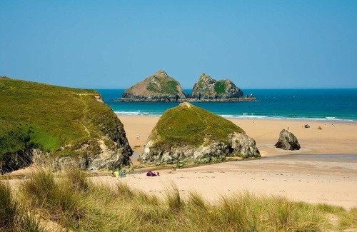Holywell Apartment | Just a few steps from the beach!
