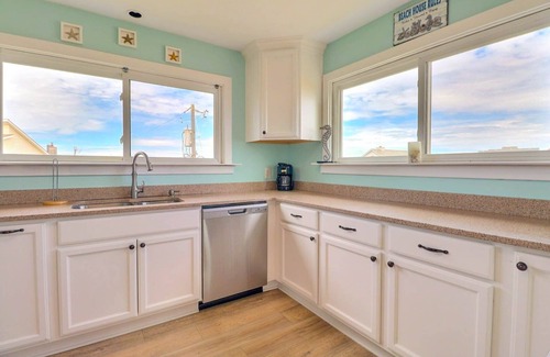 South Nags Head House | Just Beachy – Steps from Ocean, Hot Tub