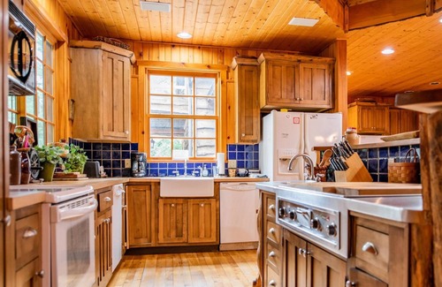 Eagles Mere Cottage | Just bring your family and relax at "Glen Eagles Lodge" in Eagles Mere