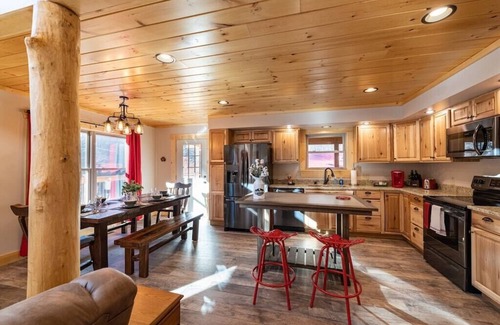Maggie Valley House | Just Built New Cabin In the Valley Year Round Access, The Barn Owl