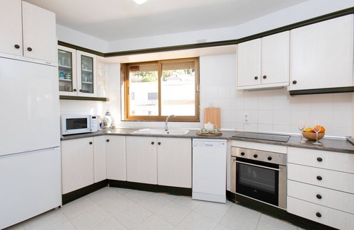 Almunecar Apartment | JUST OVER THE BEACH SPACIOUS APARTMENT WITH FABULOUS VIEWS OVER THE SEA. A/C