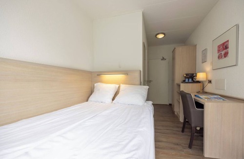 Municipality of Noordwijk Hotel | Just Right for Beach Walks, Bike Tours & Museum Visits! Free Breakfast, Parking!