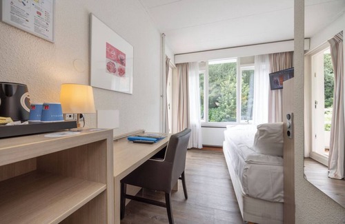 Municipality of Noordwijk Hotel | Just Right for Beach Walks, Bike Tours & Museum Visits! Free Breakfast, Parking!