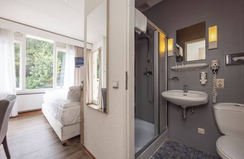 Municipality of Noordwijk Hotel | Just Right for Beach Walks, Bike Tours & Museum Visits! Free Breakfast, Parking!