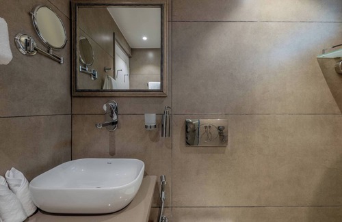 Varanasi Hotel | juSTa Luxe Kashi Parampara, Varanasi