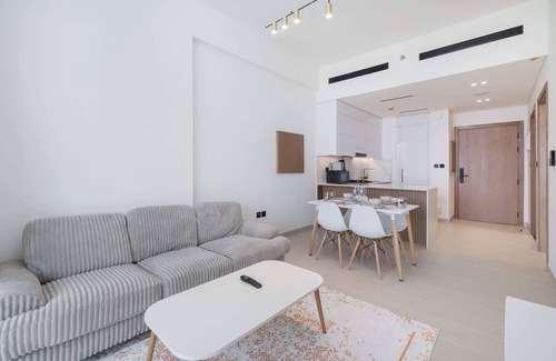 Jumeirah Village Apartment | JVC Apartment sleeps 2 with Private Balcony!