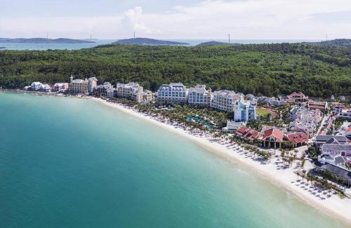 Khem Beach Resort | JW Marriott Phu Quoc Emerald Bay Resort & Spa