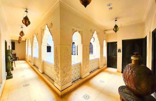Paharganj Hotel | Jyoti Mahal A Heritage Hotel - 05 Mins from New Delhi Railway Station
