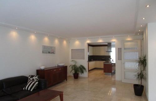 Krisztinavaros Apartment | két tágas utcai szoba és egy kert