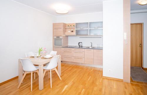 Old Town Apartment | Küüni 5b Guest Apartment