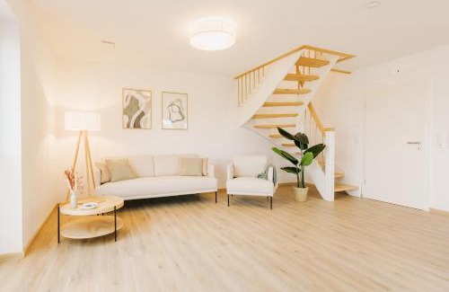 Greetsiel Apartment | Küsten Suite Grachten Suite 1 direkte Wasserlage, Terrasse, 76qm, Neubaugebiet