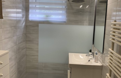 Heviz House | KŐNIG APARTMAN III. 300 MÉTERRE A TERMÁL TÓTÓL!