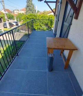 Vaulx-en-Velin House | K&N - Maison à partager avec d'autres voyageurs - Chambre privée - Jardin - Balcon