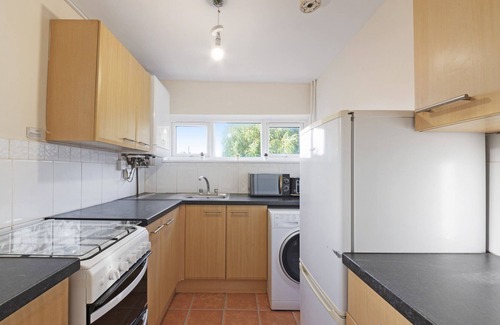 Hatfield Apartment | K Suites - Cozy 4 bed Flat w/ free parking
