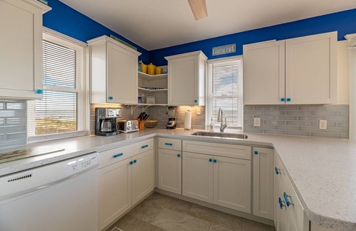 South Nags Head House | K1128 Sun Trippin'. OCEANFRONT, Large Sun Decks, Well Cared For!