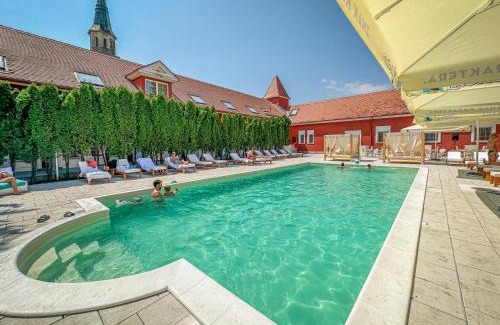 Ecka Hotel | Kaštel Ečka