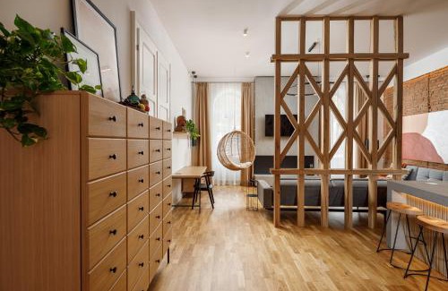 Brasov City Centre Apartment | Ka'yana Apartments - Restored Luxury in the Heart of the Old Town, near Black Church, Council Sq