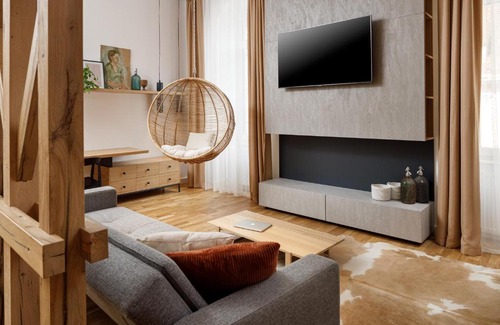 Brasov City Centre Apartment | Ka'yana Apartments - Restored Luxury in the Heart of the Old Town, near Black Church, Council Sq