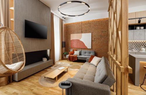 Brasov City Centre Apartment | Ka'yana Apartments - Restored Luxury in the Heart of the Old Town, near Black Church, Council Sq