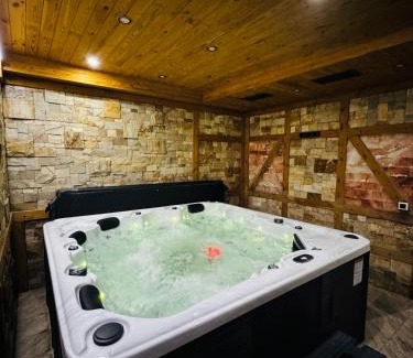 Vatra Dornei Ski Chalet | KABAN BOUTIQUE HOTEL - 5Star Central Villa in Vatra Dornei