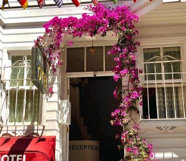 Rasimpasa Hotel | Kadıköy White House