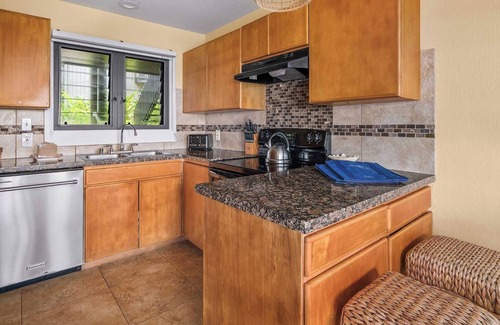 Lihue Condo | Kaha Lani 125 By Parrish Kauai - oceanfront views on the trendy Eastside!