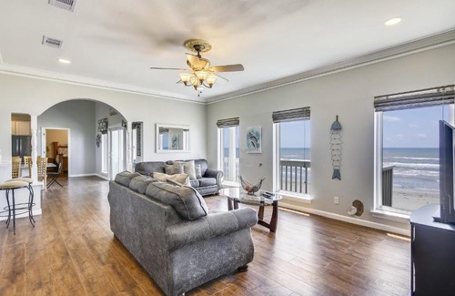 Sands Of Kahala Beach House | Kahala Beachfront Home