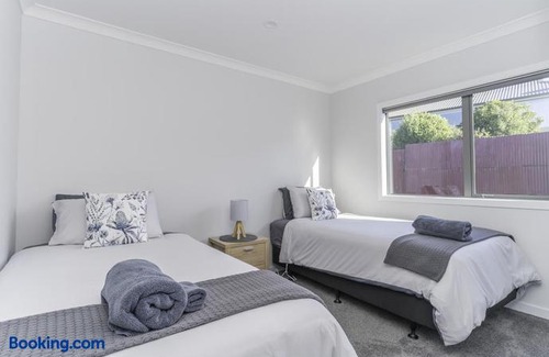 Kaka Point Apartment | Kaka Point Views Apartment 1