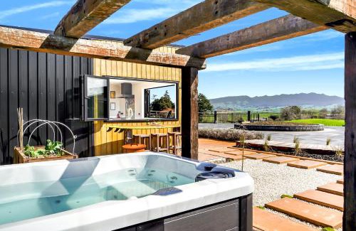 Otorohanga District House | Kakepuku View and Spa Retreat - Te Awamutu