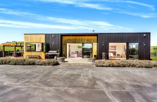 Otorohanga District House | Kakepuku View and Spa Retreat - Te Awamutu