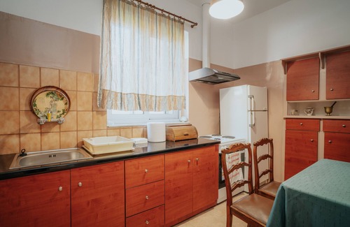 Kalavrita House | Kalavrita downtown 3 bedroom house for 6 pers
