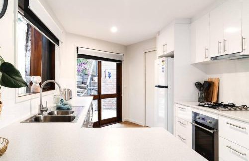 Ocean Grove House | Kalinga Retreat - 12pm checkout - walk to Blue Lake