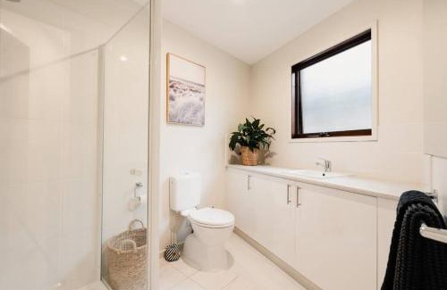 Ocean Grove House | Kalinga Retreat - 12pm checkout - walk to Blue Lake