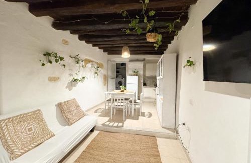 Historic Castle District Apartment | Kalma - Hidden Gem in the Heart of Cagliari with Green Sardinian Charm