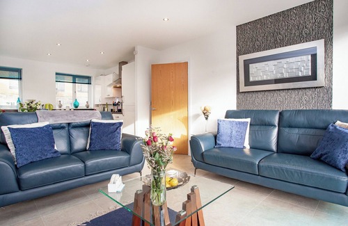Saint Austell Bay Cottage | Kamal boasts sea views and access to a private beach just a few minutes’ walk.