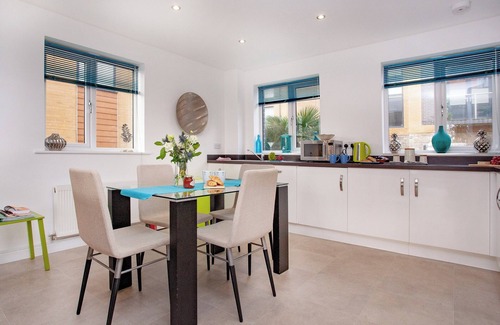 Saint Austell Bay Cottage | Kamal boasts sea views and access to a private beach just a few minutes’ walk.