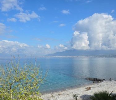 Mikri Mantineia Apartment | Kamari Apartments seafront