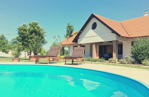 Poroszlo House | Kamillaház