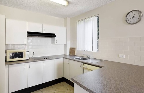 Nelson Bay Apartment | Kamillaroi Walk to restaurants cafes and beach