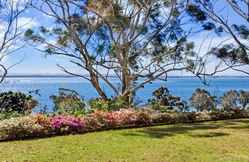 Nelson Bay Apartment | Kamillaroi Walk to restaurants cafes and beach