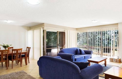 Nelson Bay Apartment | Kamillaroi Walk to restaurants cafes and beach